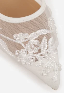 Białe Szpilki VICES Slingback z Noskami w Szpic Ozdobionymi Haftem i Koralikami Laraidina