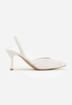 Białe Szpilki z Paskiem w Typie Slingback z Cholewką z Siateczki i Koralikami Carilriane