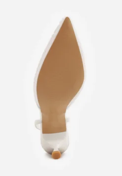 Białe Szpilki z Paskiem w Typie Slingback z Cholewką z Siateczki i Koralikami Carilriane