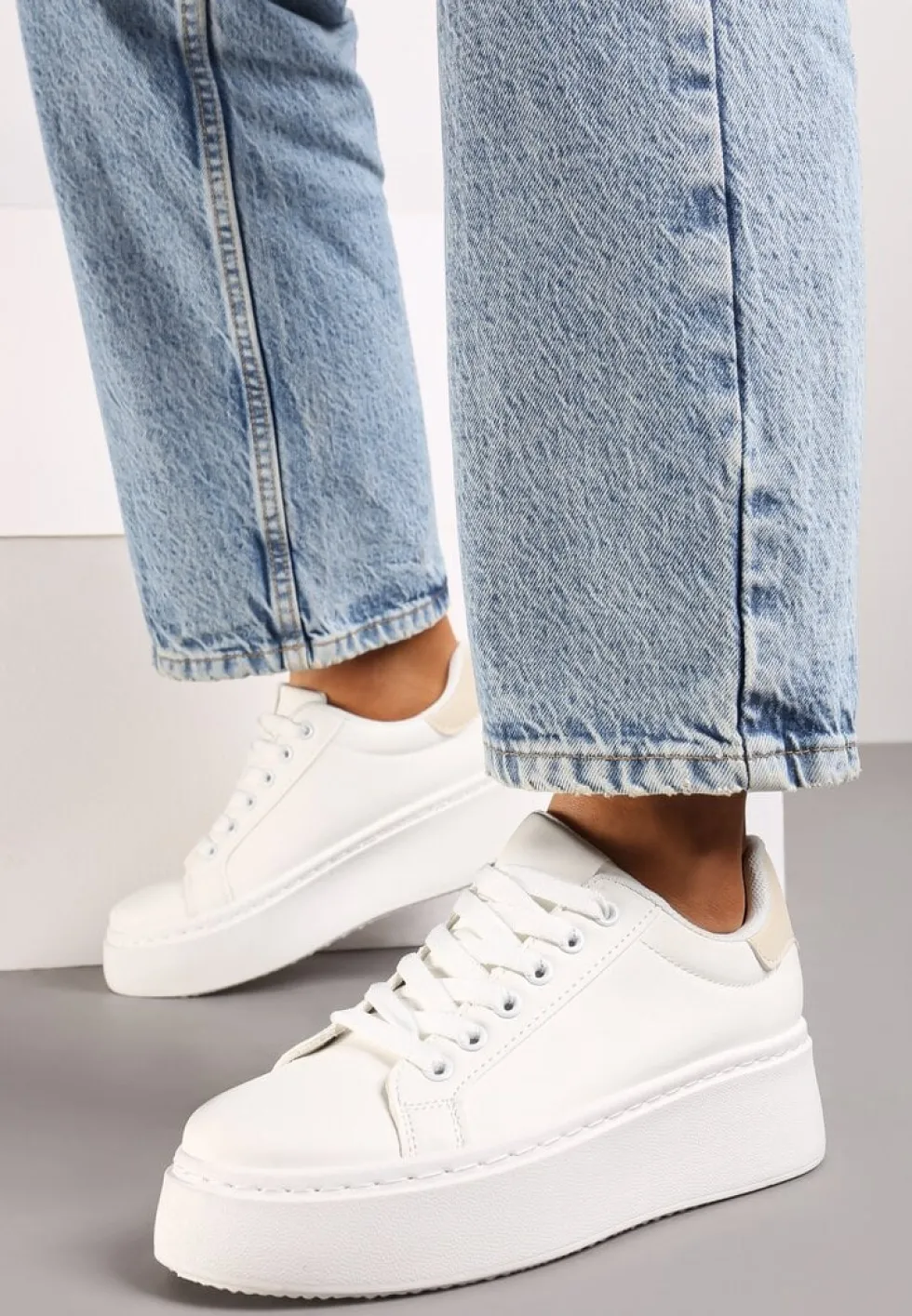 Biało-Beżowe Basicowe Sneakersy na Platformie Tiaeliana