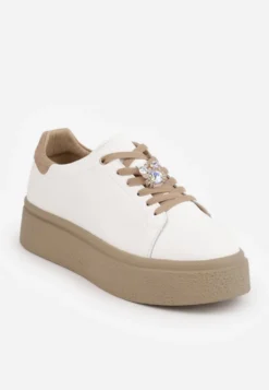 Biało-Beżowe Minimalistyczne Sneakersy Skórzane na Platformie z Aplikacją z Cyrkoniami Gorisa