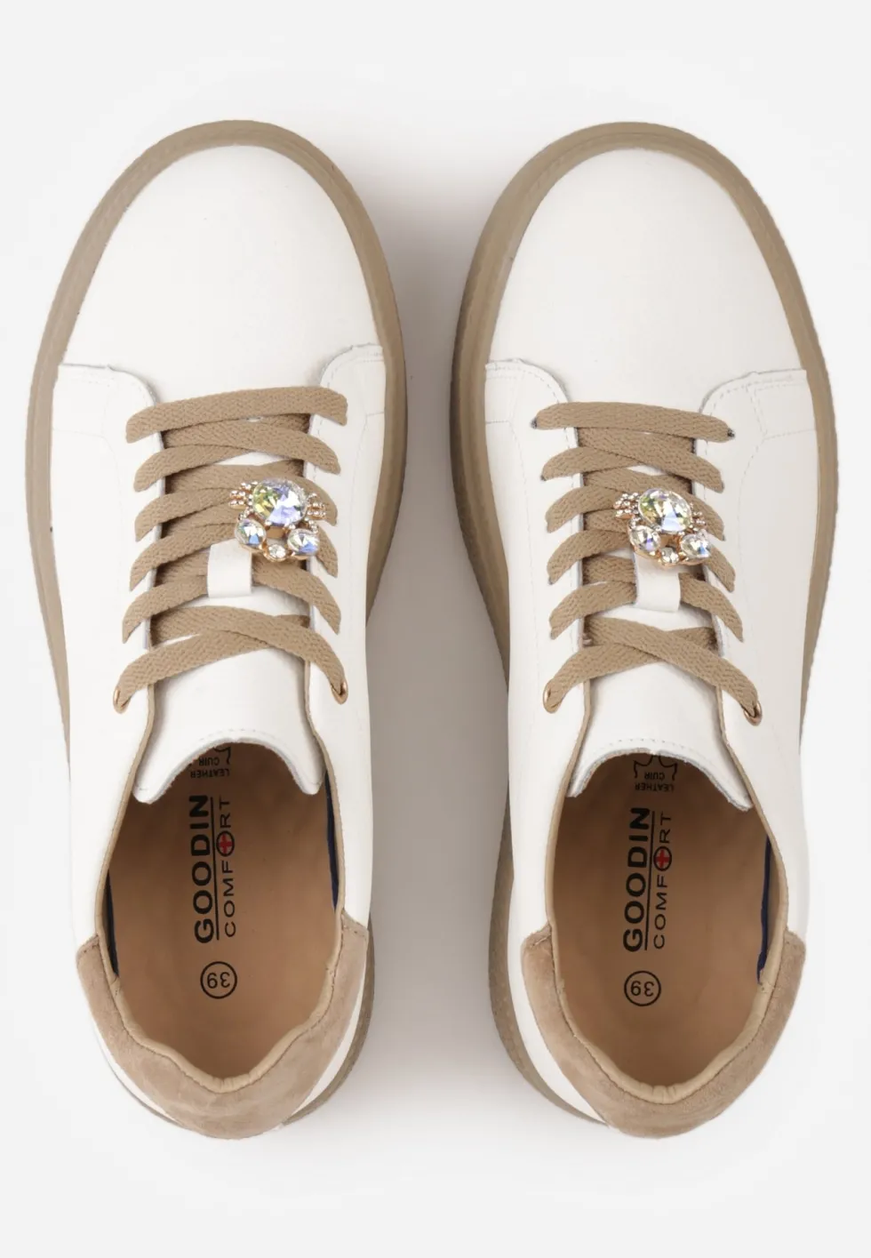 Biało-Beżowe Minimalistyczne Sneakersy Skórzane na Platformie z Aplikacją z Cyrkoniami Gorisa