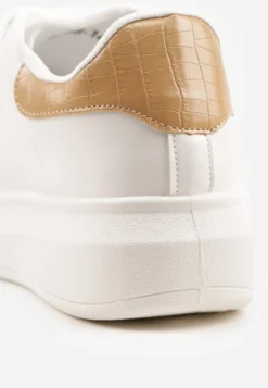 Biało-Beżowe Sneakersy na Niskiej Platformie w Klasycznym Stylu Lucid Dream