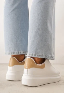 Biało-Beżowe Sneakersy na Niskiej Platformie w Klasycznym Stylu Lucid Dream