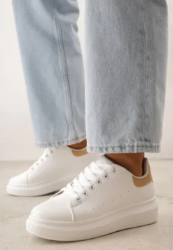 Biało-Beżowe Sneakersy na Niskiej Platformie w Klasycznym Stylu Lucid Dream