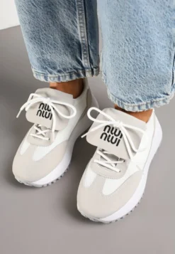 Biało-Beżowe Sneakersy na Platformie z Geometrycznym Wzorem Aluina
