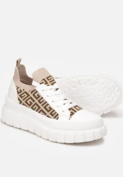 Biało-Beżowe Sneakersy na Tłoczonej Platformie z Geometrycznym Wzorem Votah