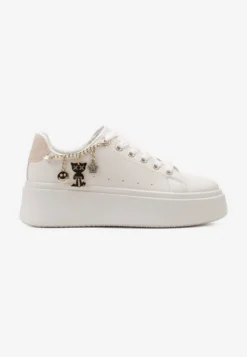Biało-Beżowe Sznurowane Sneakersy na Platformie z Łańcuszkiem i Zawieszkami Salvania