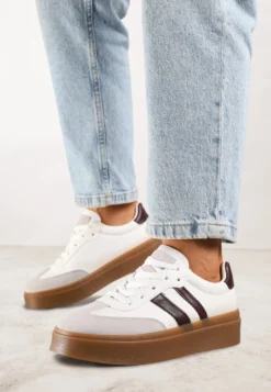 Biało-Bordowe Sneakersy na Kauczukowej Podeszwie Ozdobione Paskami Nilimea