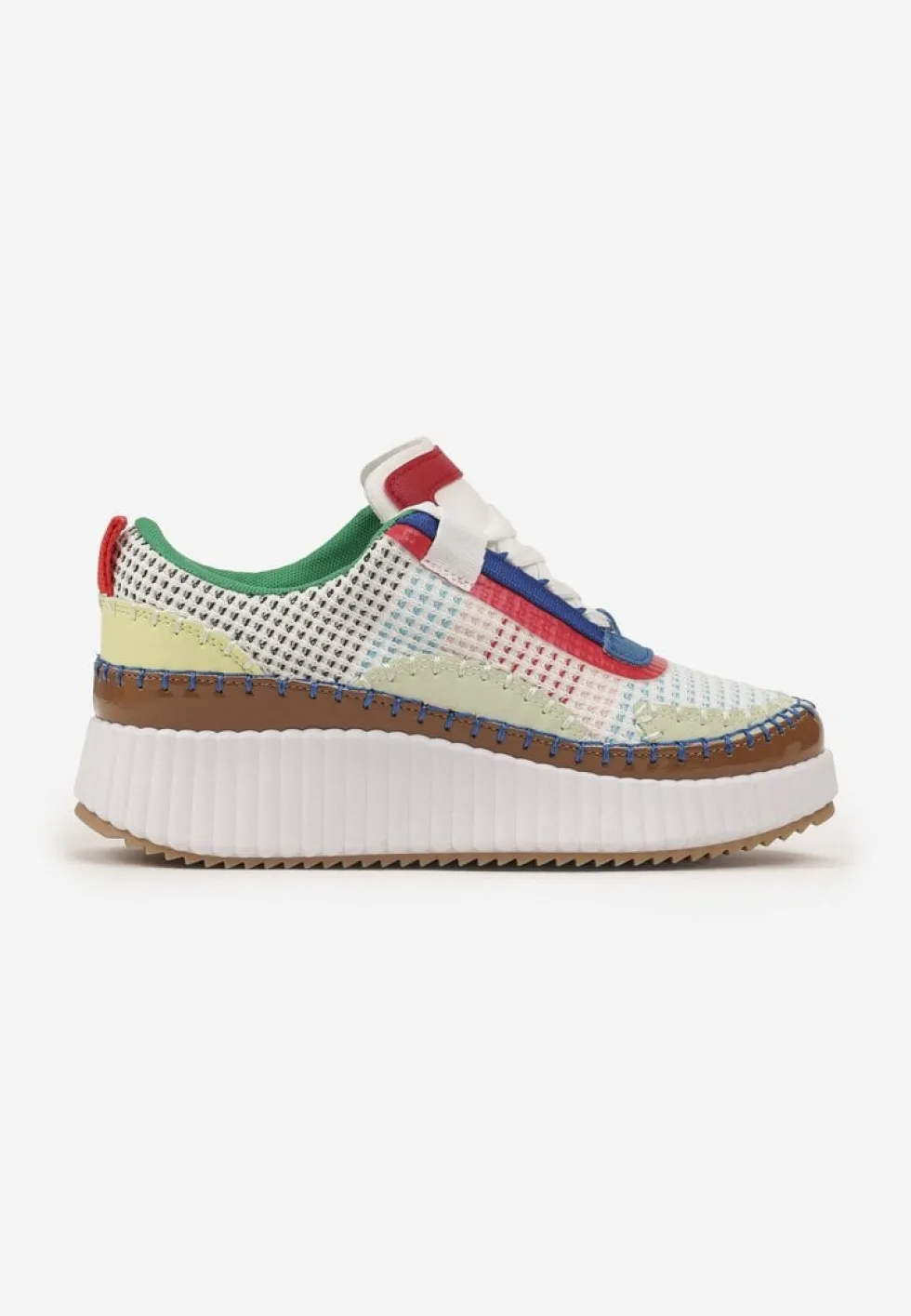 Biało-Brązowe Sneakersy na Platformie Ozdobione Nitami i Patchworkowymi Wstawkami Jeneria