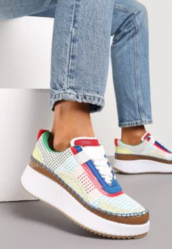 Biało-Brązowe Sneakersy na Platformie Ozdobione Nitami i Patchworkowymi Wstawkami Jeneria