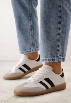 Biało-Czarne Casualowe Sneakersy na Płaskiej Podeszwie z Paskami Jereria