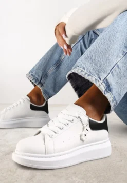 Biało-Czarne Casualowe Sneakersy z Zawieszką Misiem Ulevidia