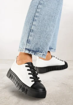 Biało-Czarne Płaskie Sneakersy Vices ze Sznurowaniem Lorori
