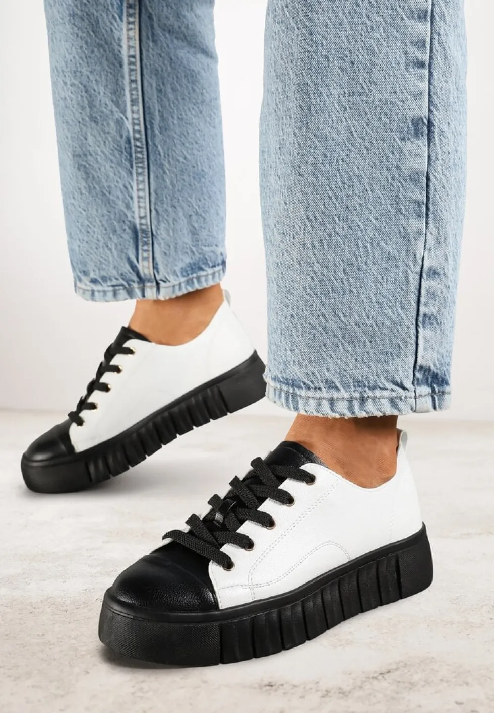 Biało-Czarne Płaskie Sneakersy Vices ze Sznurowaniem Lorori