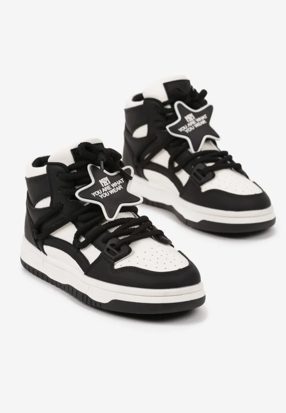 Biało-Czarne Płaskie Sneakersy za Kostkę Ozdobione Gwiazdą Saveline