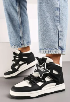 Biało-Czarne Płaskie Sneakersy za Kostkę Ozdobione Gwiazdą Saveline