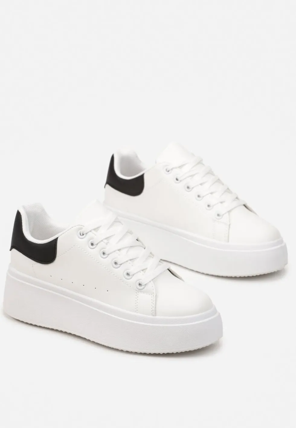 Biało-Czarne Sneakersy na Grubej Podeszwie Yarna