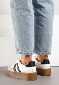 Biało-Czarne Sneakersy na Kauczukowej Podeszwie Ozdobione Paskami Nilimea