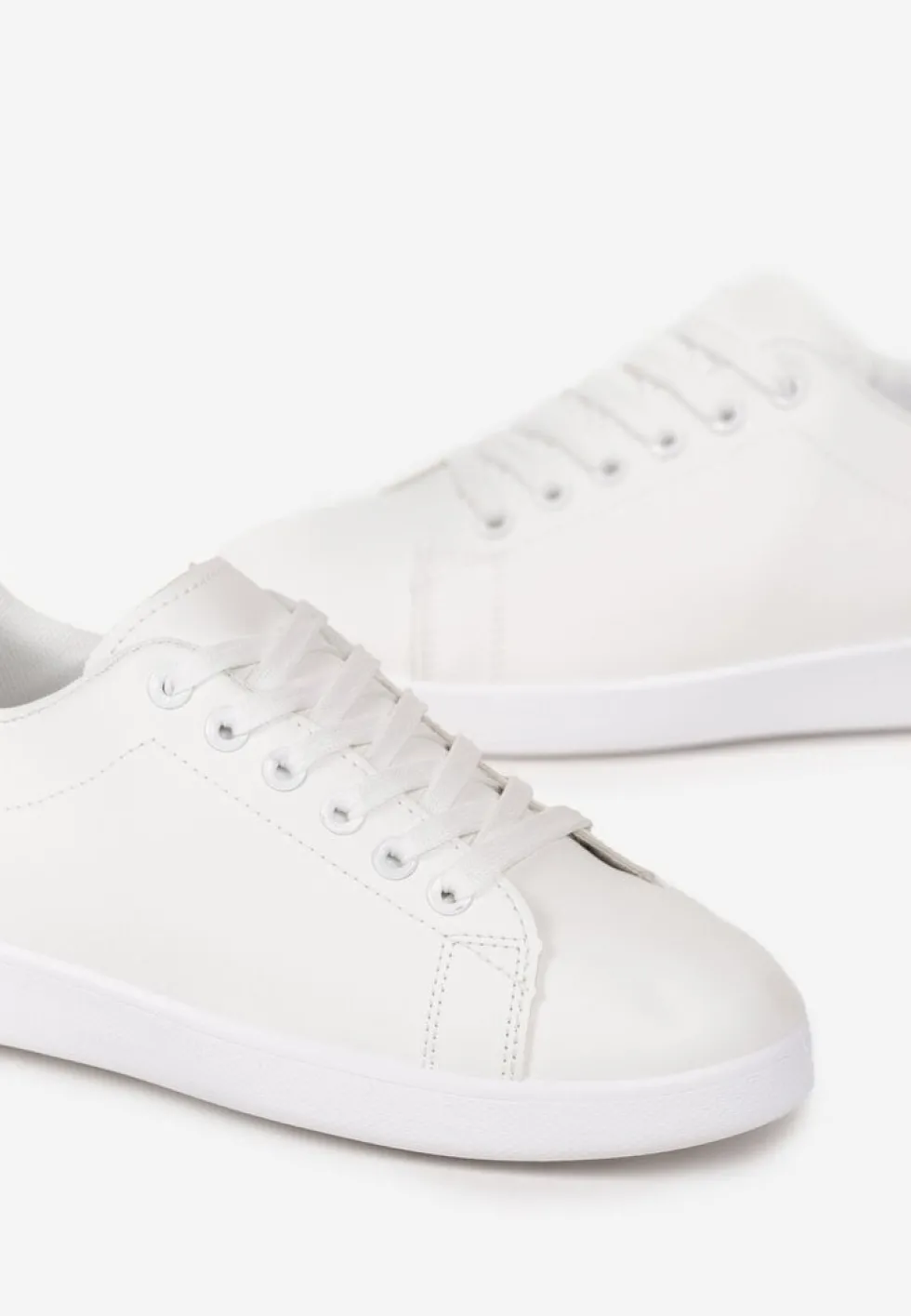 Biało-Czarne Sneakersy na Płaskiej Podeszwie z Ozdobną Wstawką i Sznurowaniem Neotine