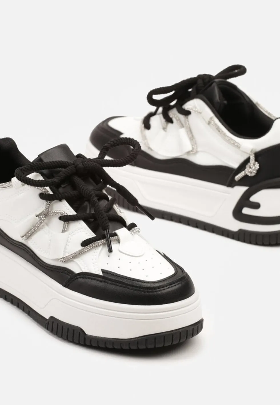 Biało-Czarne Sneakersy na Platformie z Paskiem z Cyrkonii Aneolin
