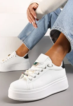 Biało-Czarne Sneakersy na Platformie z Biżuteryjnymi Zawieszkami na Sznurówkach Faeleen