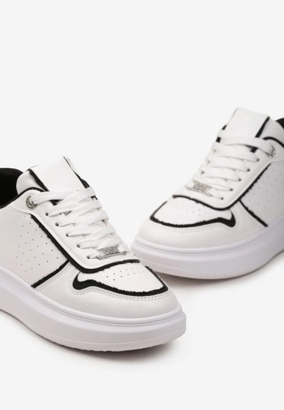 Biało-Czarne Sneakersy na Platformie Ozdobione Brokatem i Metaliczną Wstawką Mexia