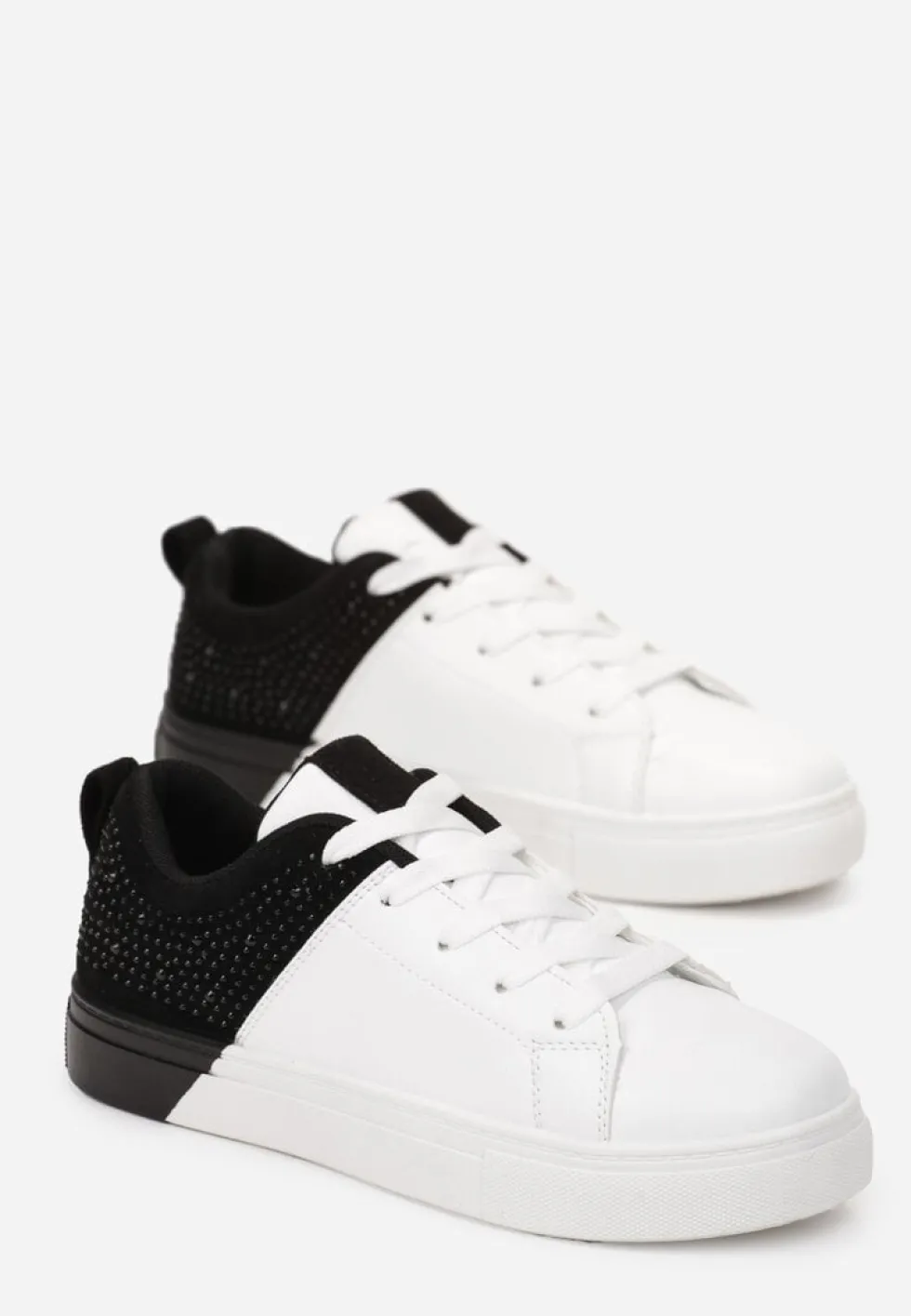 Biało-Czarne Sneakersy Sznurowane na Płaskiej Grubszej Podeszwie z Cyrkoniami Hanuel