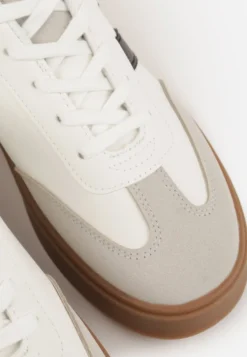 Biało-Czarne Sneakersy Tenisówki Ozdobione Paskami Sovresia