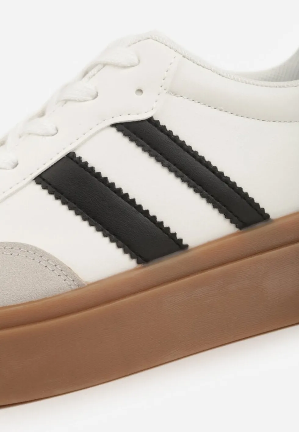 Biało-Czarne Sneakersy Tenisówki Ozdobione Paskami Sovresia