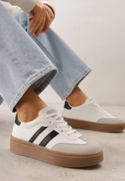 Biało-Czarne Sneakersy Tenisówki Ozdobione Paskami Sovresia