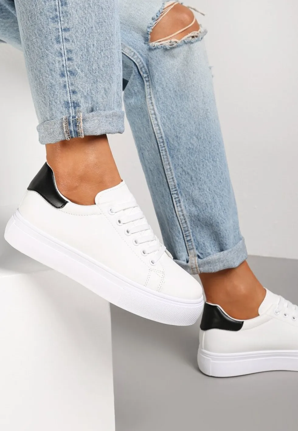 BIało-Czarne Sneakersy Thessomeda