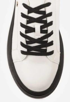 Biało-Czarne Sneakersy Vices na Grubej Podeszwie Tuliri