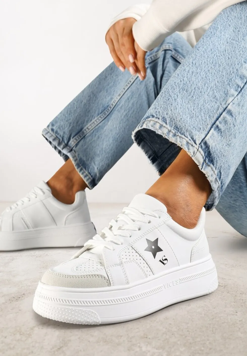 Biało-Czarne Sneakersy Vices na Platformie z Gwiazdką Fenarra