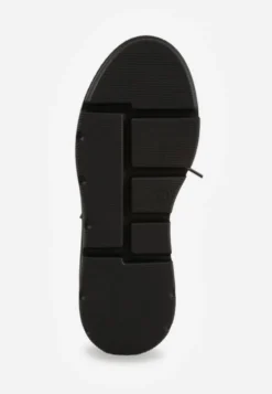 Biało-Czarne Sneakersy Vices na Płaskiej Podeszwie z Metalicznymi Ozdobami i Sznurowaniem Neladith