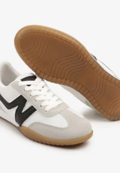 Biało-Czarne Sneakersy w Stylu Tenisówek Ozdobione Naszywką Tanelis