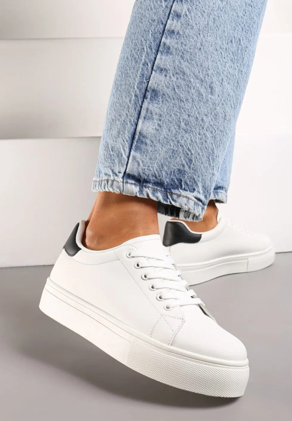 Biało-Czarne Sneakersy z Cholewką przed Kostkę na Platformie Longana