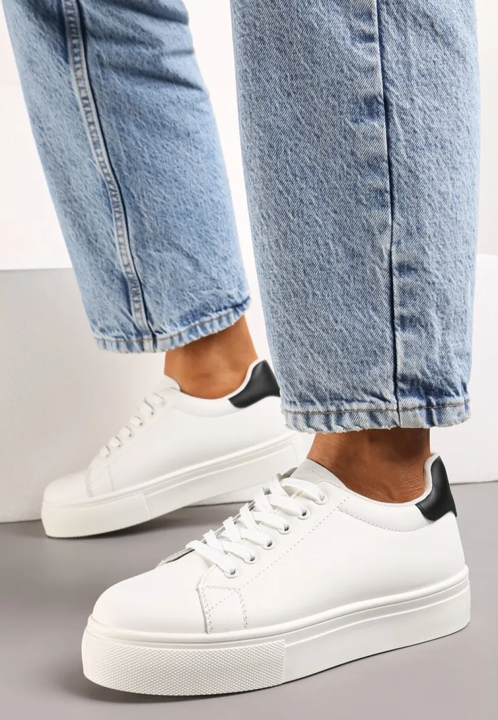 Biało-Czarne Sneakersy z Cholewką przed Kostkę na Platformie Longana