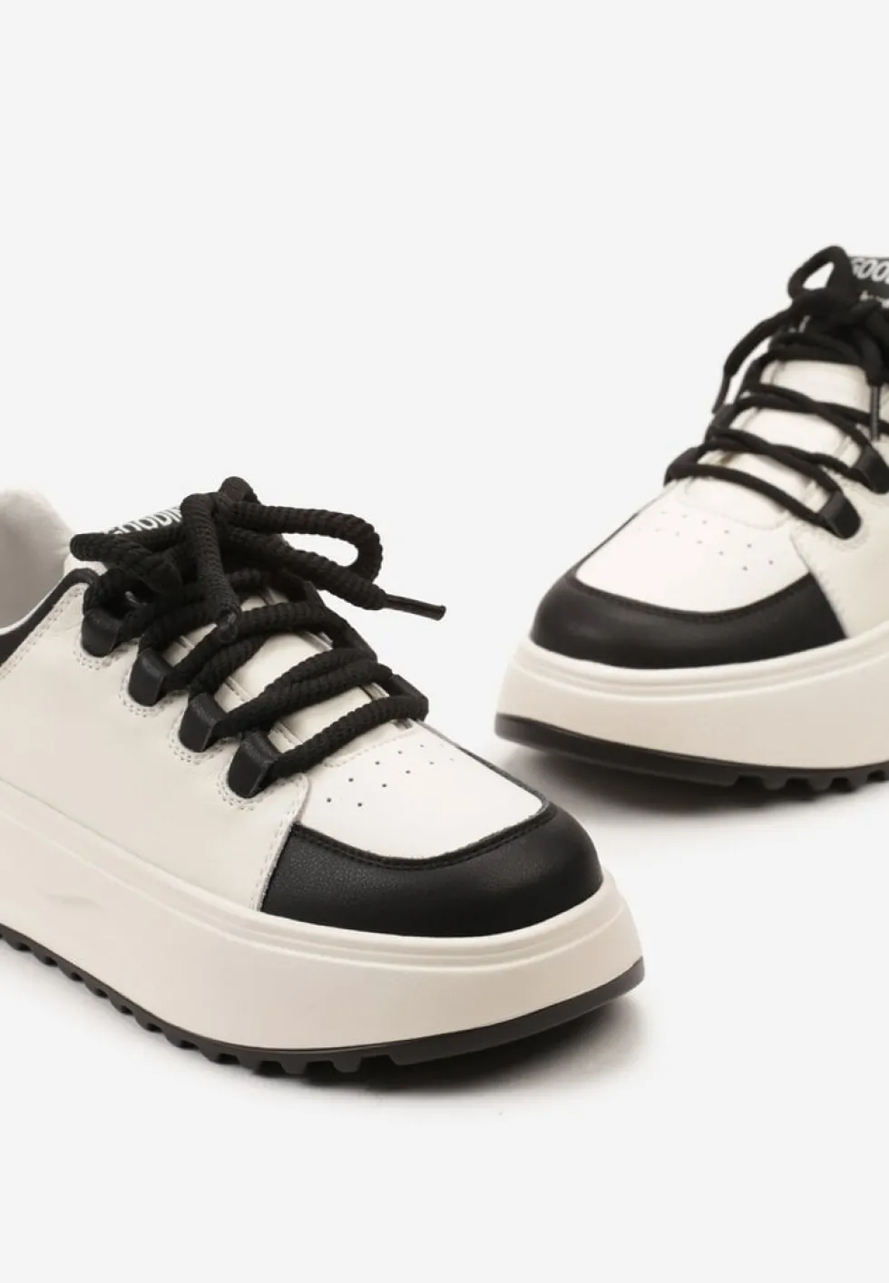 Biało-Czarne Sneakersy ze Skóry Naturalnej z Platformą i Szerokimi Sznurówkami Talthea