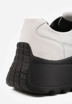 Biało-Czarne Sneakersy ze Skóry Naturalnej na Platformie Zdobione Metalowym Zapięciem Jeannine