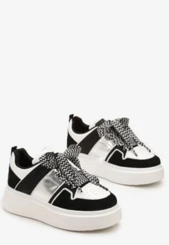 Biało-Czarne Sneakersy z Przeszyciami i Ozdobnymi Sznurówkami na Grubej Podeszwie Timarel