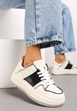 Biało-Czarne Sznurowane Sneakersy ze Skóry z Ozdobnymi Przeszyciami na Niskiej Platformie Glenita