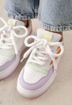 Biało-Fioletowe Sneakersy na Niskiej Platformie z Grubymi Sznurowadłami Vansyla