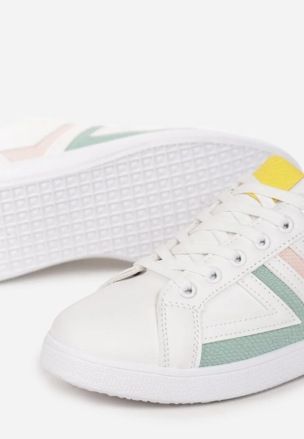 Biało-Miętowe Sznurowane Sneakersy na Płaskiej Podeszwie z Kolorowymi Wstawkami Karera