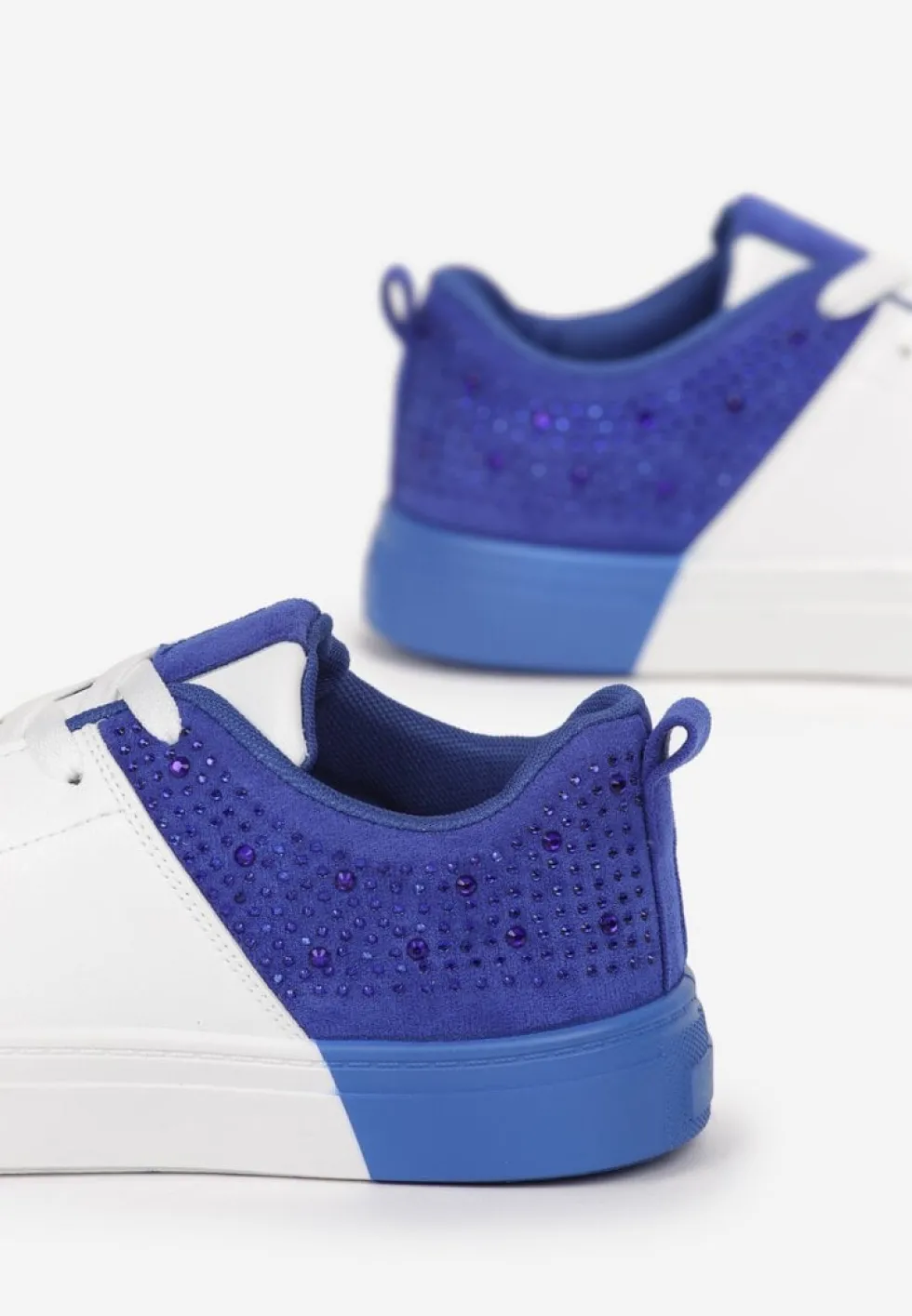 Biało-Niebieskie Sneakersy Sznurowane na Płaskiej Grubszej Podeszwie z Cyrkoniami Hanuel