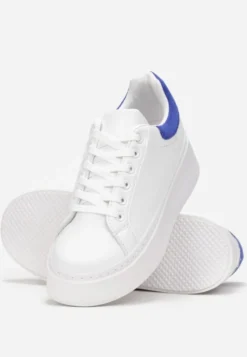Biało-Niebieskie Sneakersy z Kolorowym Zapiętkiem na Platformie Sirendia