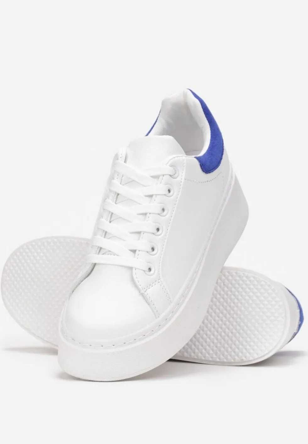 Biało-Niebieskie Sneakersy z Kolorowym Zapiętkiem na Platformie Sirendia