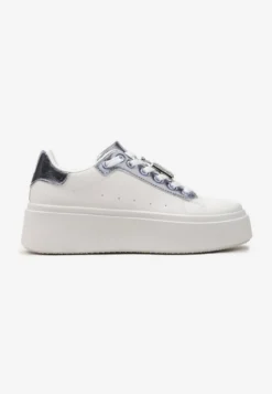 Biało-Niebieskie Sneakersy z Metaliczną Zawieszką na Sznurówkach Ozdobioną Cyrkoniami Edosa