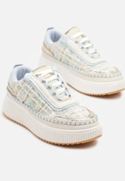 Biało-Niebieskie Sneakersy z Tweedowymi Zdobieniami i Przeszyciami na Platformie Ulandrelia