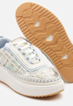 Biało-Niebieskie Sneakersy z Tweedowymi Zdobieniami i Przeszyciami na Platformie Ulandrelia